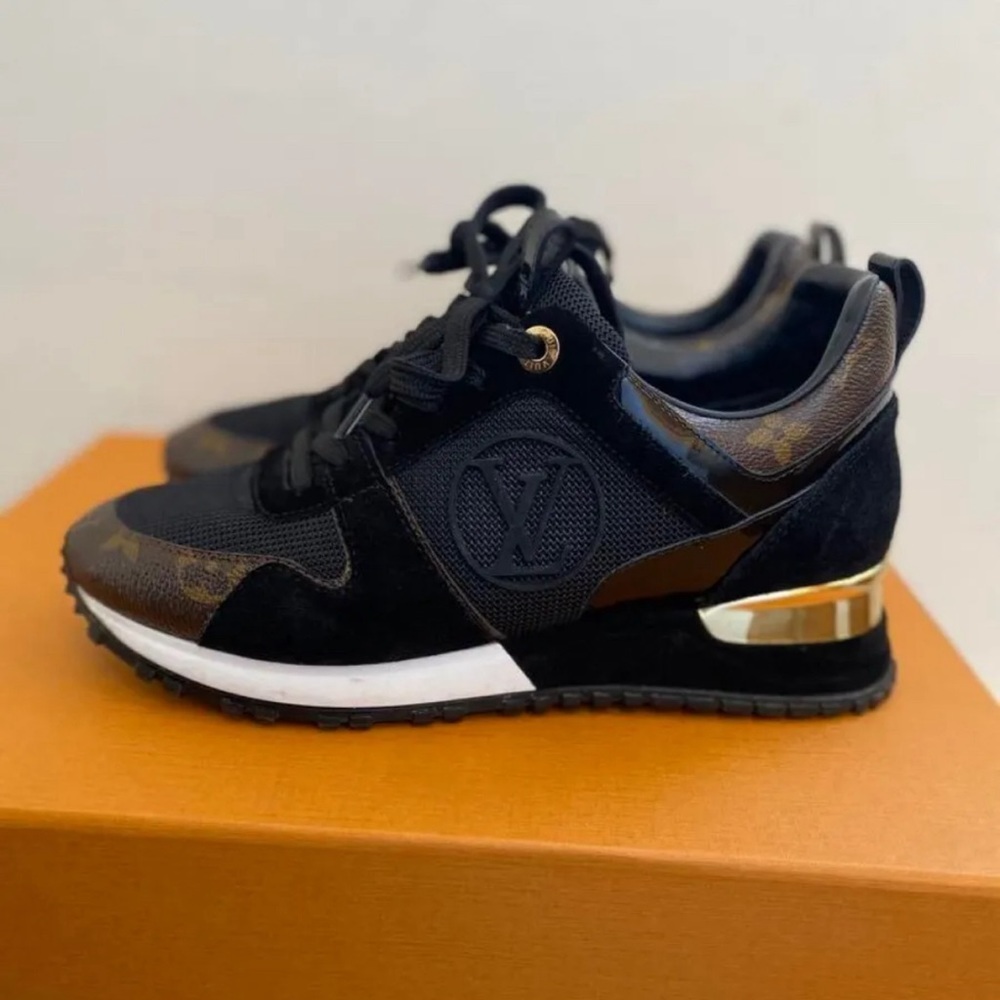 A118- 💯 % authentic Louis Vuitton sneaker shoe - Picture 2 of 4